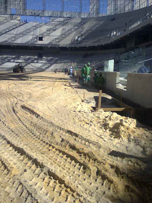 Gramado está sendo replantado na Arena