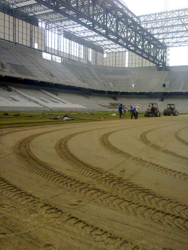 Gramado está sendo replantado na Arena