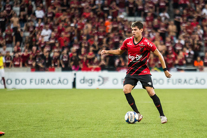 Athletico-PR vai em busca de Matheus Rossetto após rebaixamento