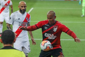 Walter, ex-Athletico-PR, volta a movimentar o mercado