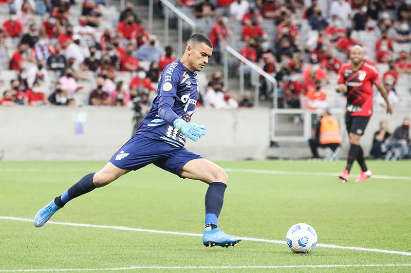 O goleiro Santos do Athletico-PR. Foto: FURACAO.COM/Joka Madruga