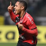 Vitor Roque voltou a marcar pelo Athletico
