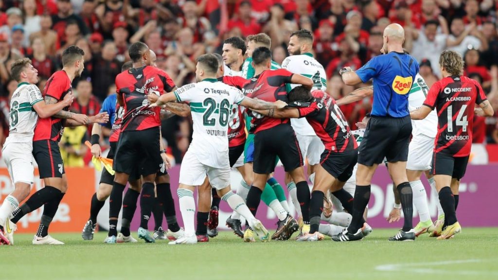 Atletiba dentro e fora de campo - Foto: Atila Alberti/UmDois Esportes