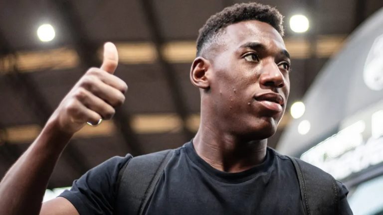 Léo Pelé faz péssima atuação pelo Athletico-PR contra Bahia