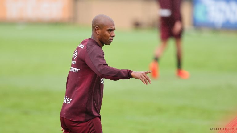 Athletico-PR: Petraglia renova com Fernandinho? Foto: José Tramontin/athletico.com.br