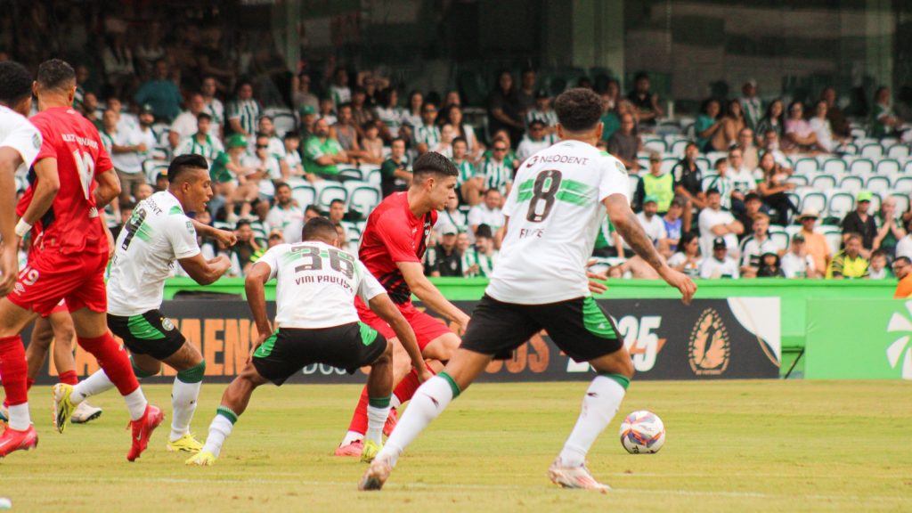 Athletico e Coritiba empataram sem gols. Foto: Raphael Brauhardt/ FPF