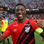 Léo Pelé comemora! (Foto: Divulgação/Athletico)