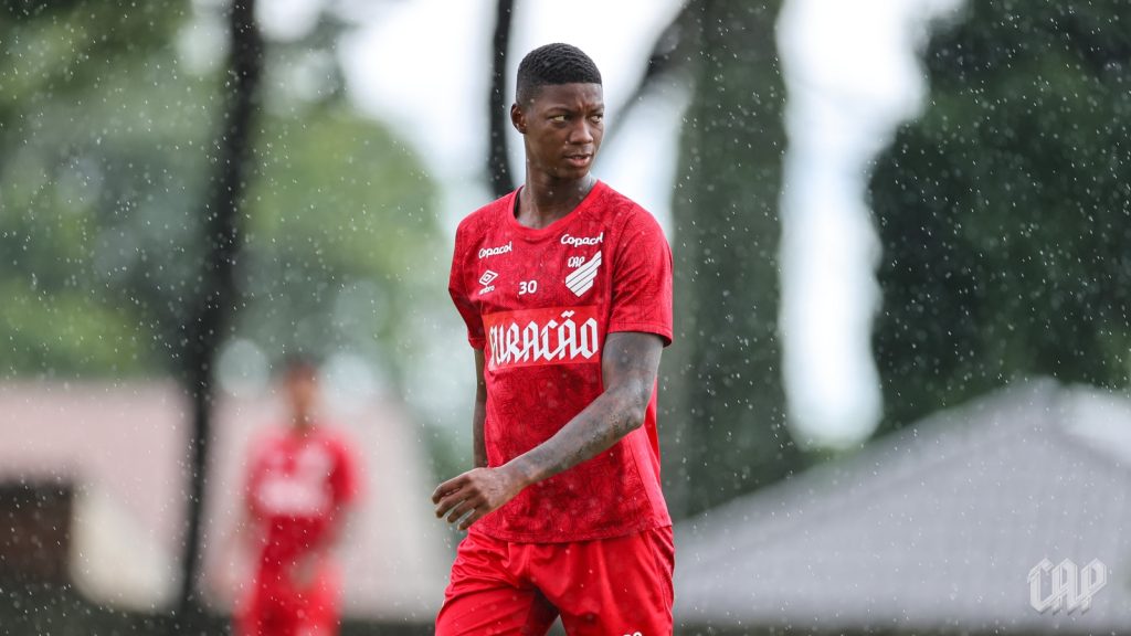 Matheus Babi sofreu lesão no adutor. Foto: José Tramontin/athletico.com.br)