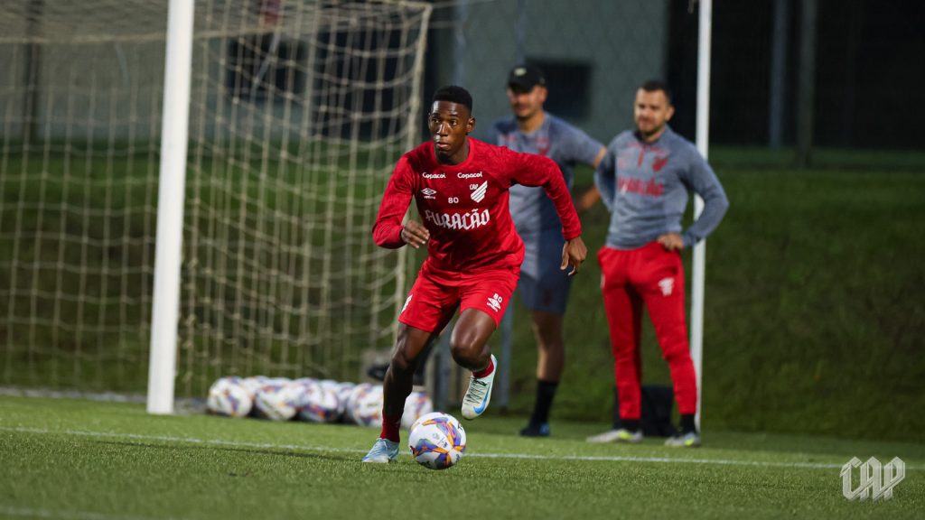 Athletico-PR: Léo Pelé em treino - Foto: José Tramontin/athletico.com.br