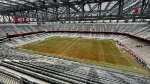 Gramado da Ligga Arena chamou atenção por fibra de coco. Foto: Reproução/Twitter/@Monivilela