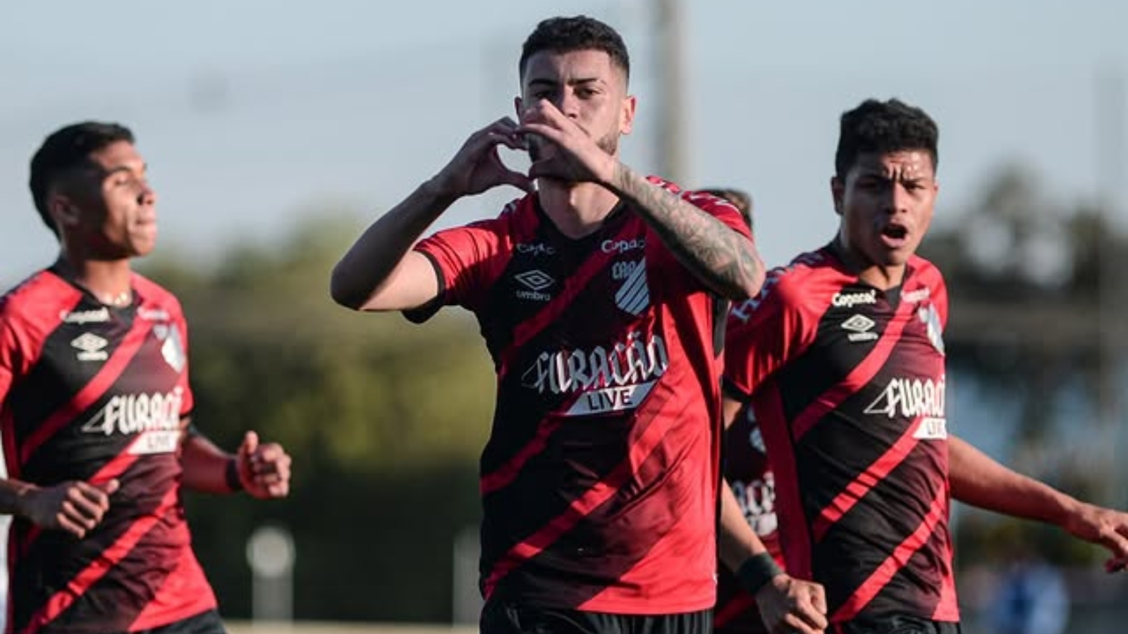 Rômulo é uma joia da base do Athletico-PR
