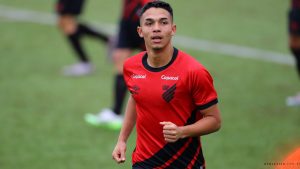 Arthur Dias perde pontos para Athletico-PR - (Foto: Cahuê Miranda/athletico.com.br)