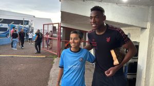 Léo Pelé volta ao time titular. Foto: Twitter / @Monivilela