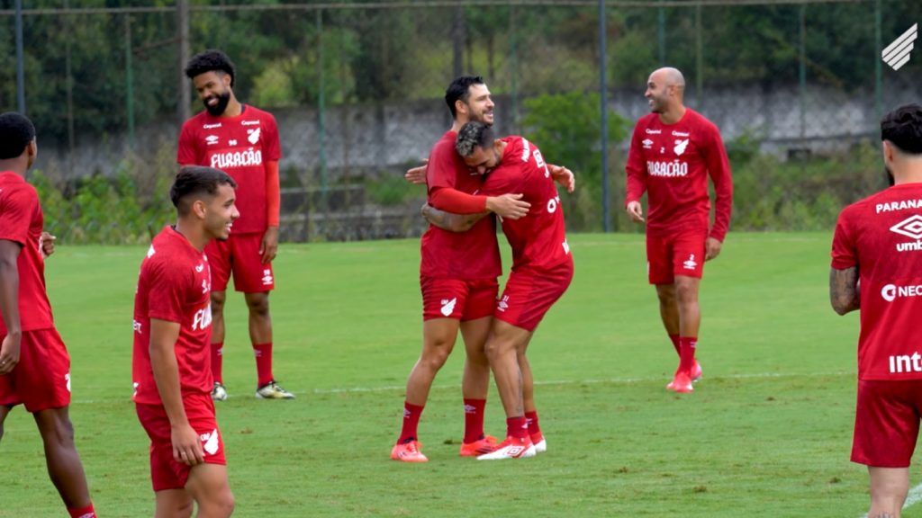 Giuliano não tem início dos sonhos no Athletico-PR - Imagem: Divulgação/Athletico