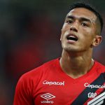 Athletico-PR vê Cuello se machucar (Foto: Reprodução/UmDois Esportes)