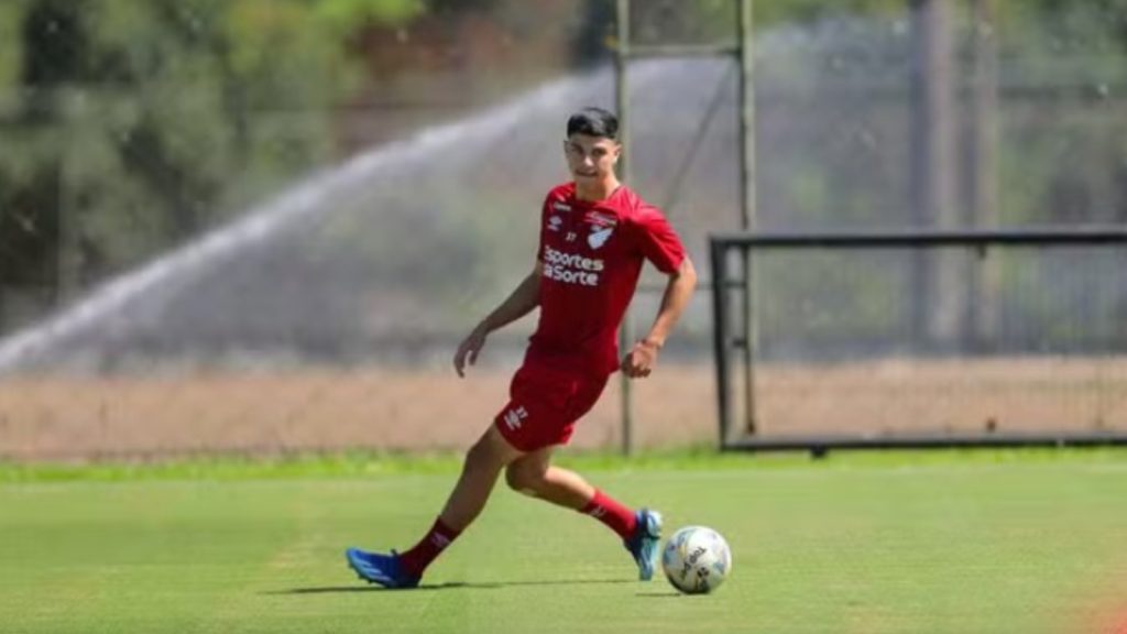 Lucas Esquivel durante treino. Foto: José Tramontin/athletico.com.br