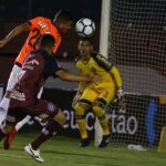 Caxias x Athletico, em 2018, com Santos ao fundo. Foto: Divulgação/Caxias