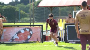 Mastriani treina pelo Athletico-PR antes de jogo pela Copa do Brasil - Imagem: Reprodução/Rede Furacão