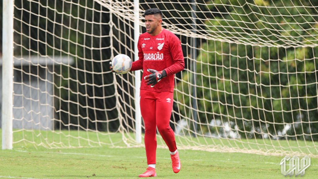 Mycael pegou 10 jogos de suspensão. Foto: José Tramontin/athletico.com.br