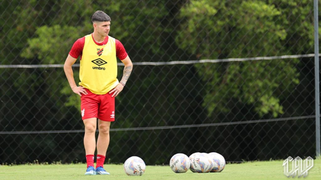 Bruno Zapelli em treino. Foto: Duda Matoso/athletico.com.br