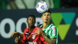 Babi contra Juventude pelo Athletico-PR (Foto: Reprodução/UOL)