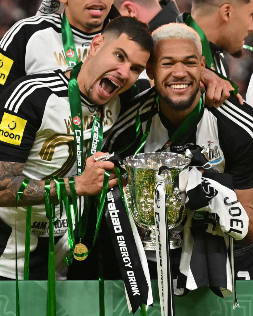 Bruno Guimarães e Joeliton pelo Newcastle - Foto: Divulgação / Newcastle United