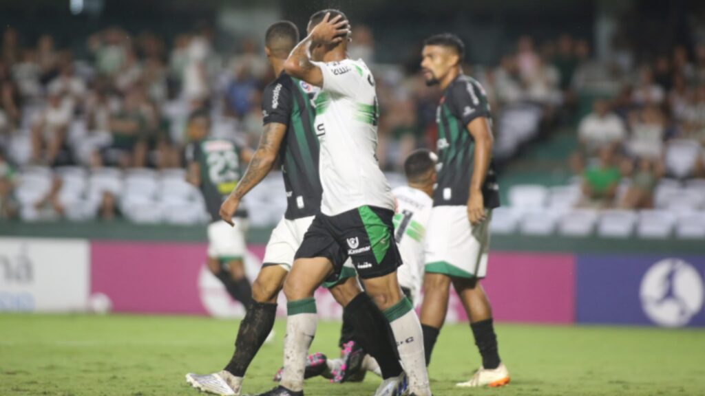 Coritiba está eliminado do Campeonato Paranaense 2025 (Foto: Reprodução/CBN)