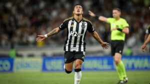 Cuello marca e ganha mais espaços no Galo (Foto: Pedro Souza/Atlético)
