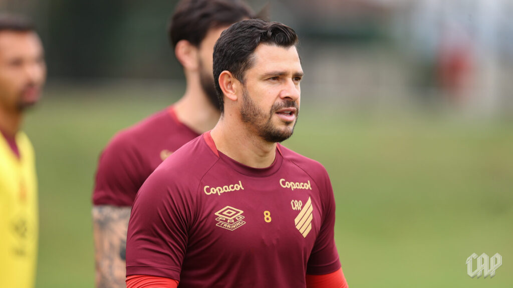 Giuliano em treino pelo Athletico - Foto: José Tramontin/athletico.com.br