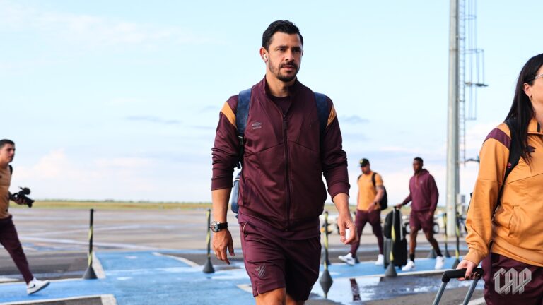 Giuliano dá adeus ao Athletico-PR