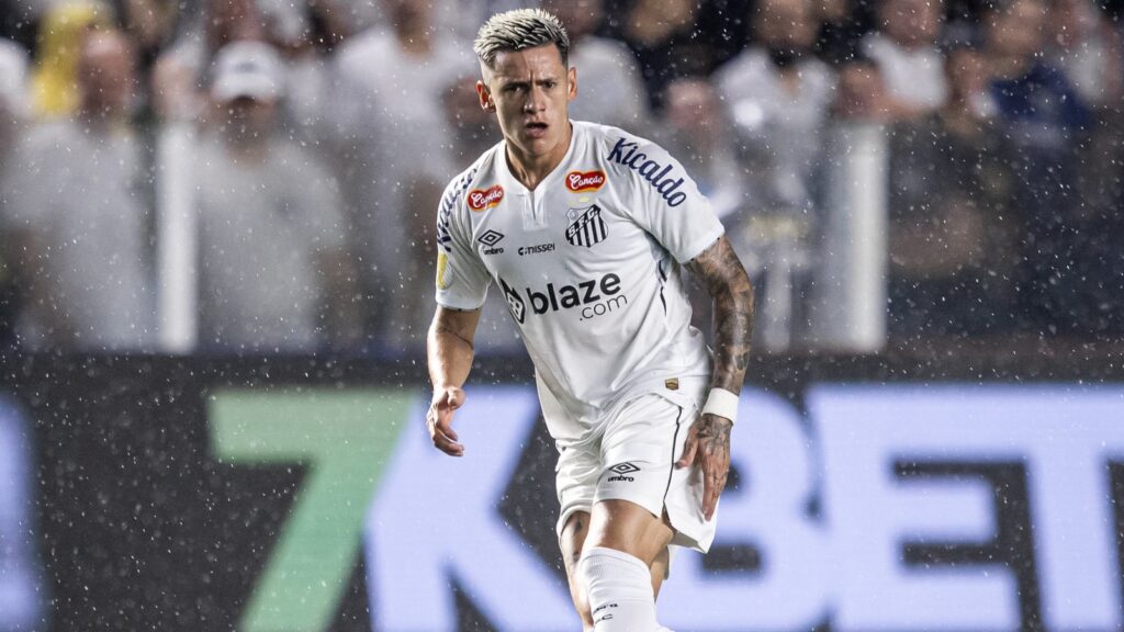 Leo Godoy, ex-Athletico-PR, protagoniza lance bizarro contra Corinthians - Foto: Raul Baretta/Santos FC