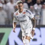 Leo Godoy, ex-Athletico-PR, protagoniza lance bizarro contra Corinthians - Foto: Raul Baretta/Santos FC