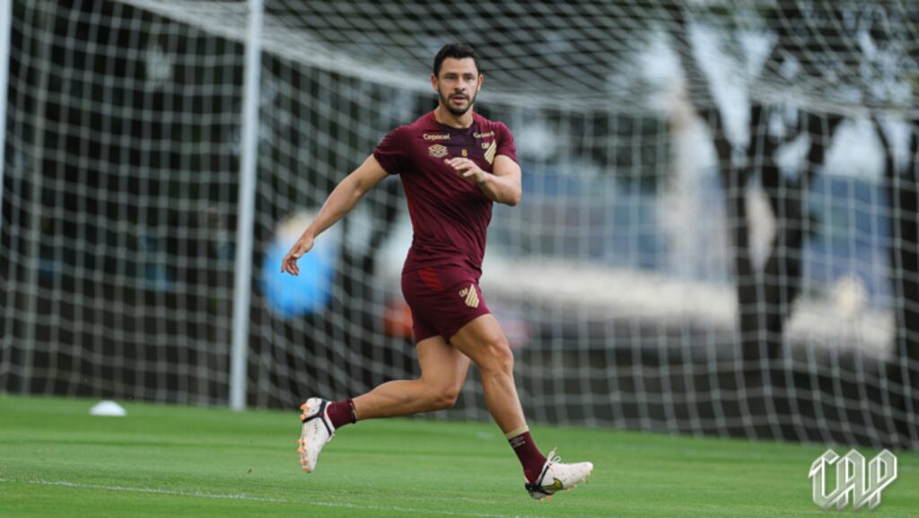 Giuliano em treino do Athletico. Foto: José Tramontin/athletico.com.br