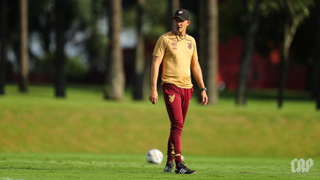 Maurício Barbieri definiu os relacionados do Athletico-PR. Foto: José Tramontin/athletico.com.br