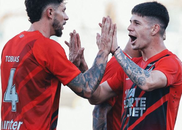 Tobias e Zapelli no duelo entre Athletico-PR e Maringá - Foto: Divulgação/Athletico