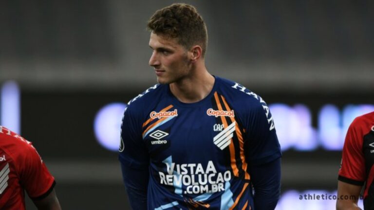 Bento faz estreia pelo Athletico-PR