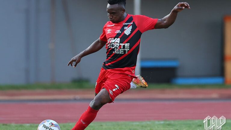Velasco pode ser titular em Brusque x Athletico-PR - (Foto: José Tramontin/athletico.com.br)