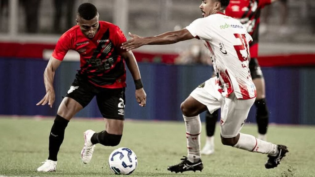 Leozinho dá carretilha na vitória do Athletico-PR e Barbieri comenta - Foto: Instagram/Leozinho