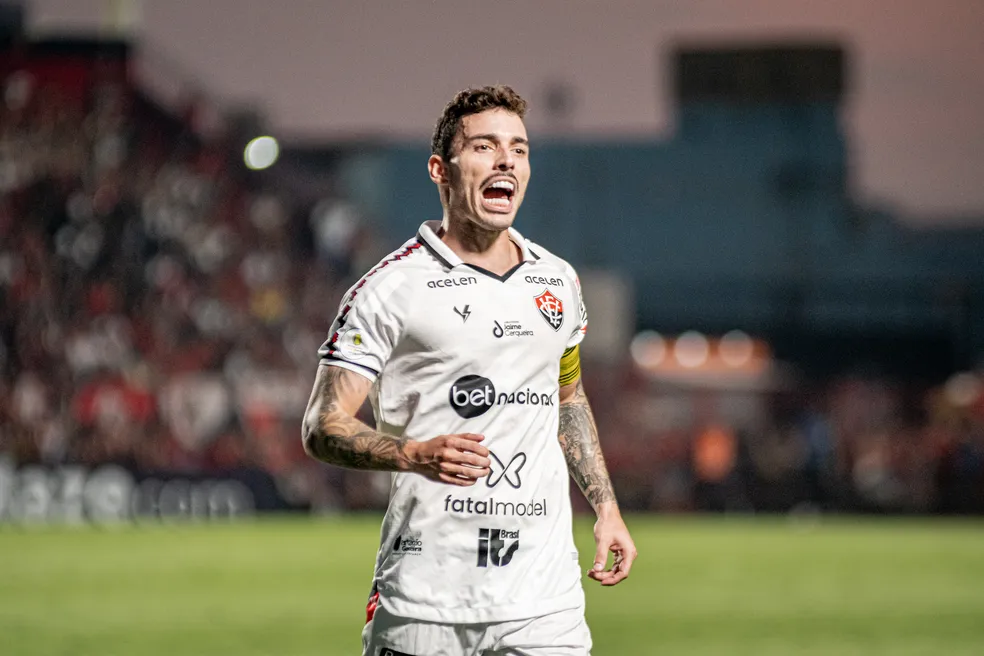 Zeca em ação com a camisa do Vitória — Foto: Victor Ferreira / EC Vitória

