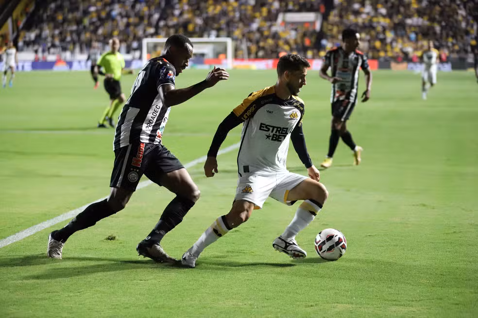 Fellipe Mateus em Criciúma x Operário-PR, pela 1ª rodada da Série B 2025 — Foto: Celso da Luz/ Assessoria de imprensa Criciúma E.C.
