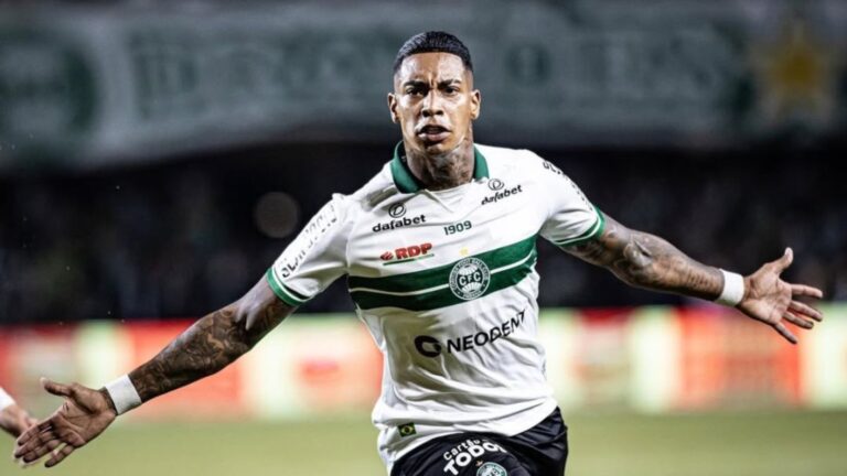 Athletico-PR "contrata Alef Manga no dia 1º de abril" (Foto: Instagram/Alef Manga)