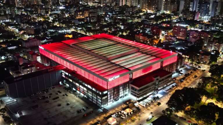 Petraglia 'se vira' para pagar Ligga Arena do Athletico-PR (Foto: athletico.com.br)