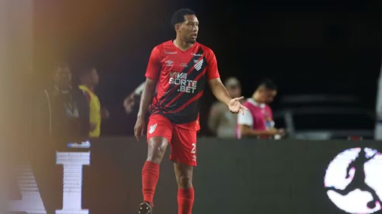 Habraão, zagueiro do Athletico, contra o Paysandu — Foto: José Tramontin/Athletico