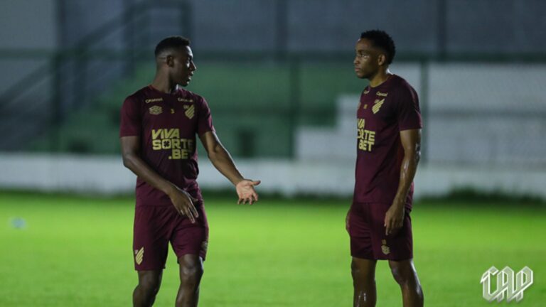 Léo e Habraão. Foto: José Tramontin/athletico.com.br