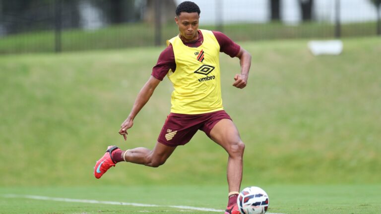 Isaac pode ser titular contra o CRB. Foto: Duda Matoso/athletico.com.br