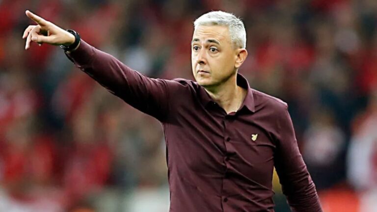 Robson Bambu relembra momentos no Athletico-PR de Tiago Nunes (Foto: Reprodução/Meu Timão)