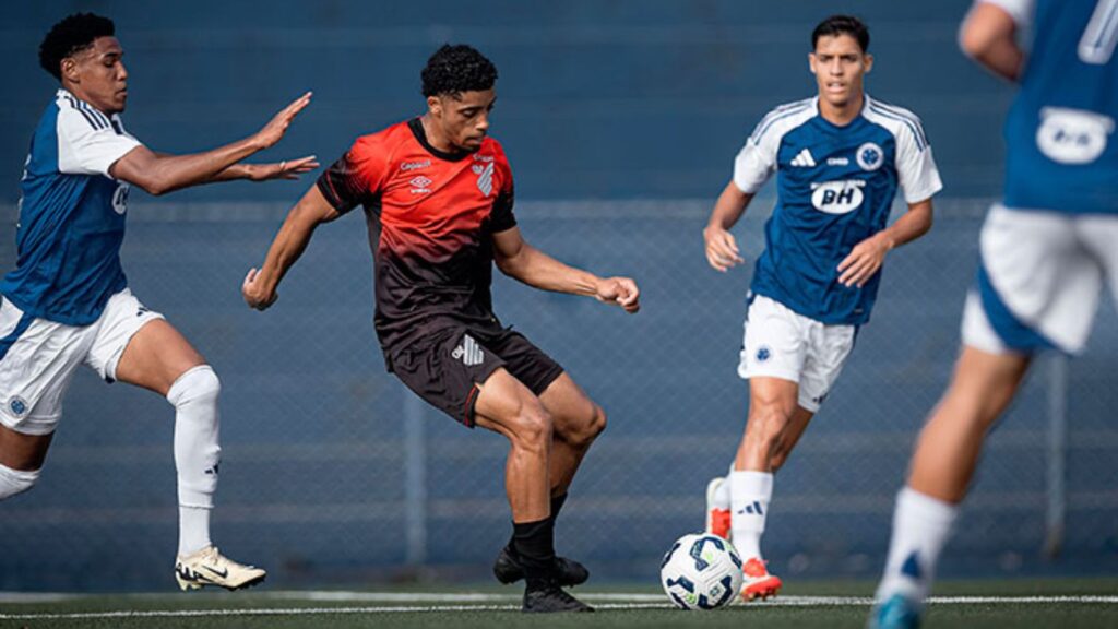 Cruzeiro x Athletico-PR vence (Foto: Tiago Trindade/Onefoto)