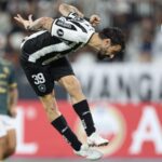 Mastriani, ex-Athletico-PR, estreia perdendo gol (Foto: Vitor Silva/Botafogo)