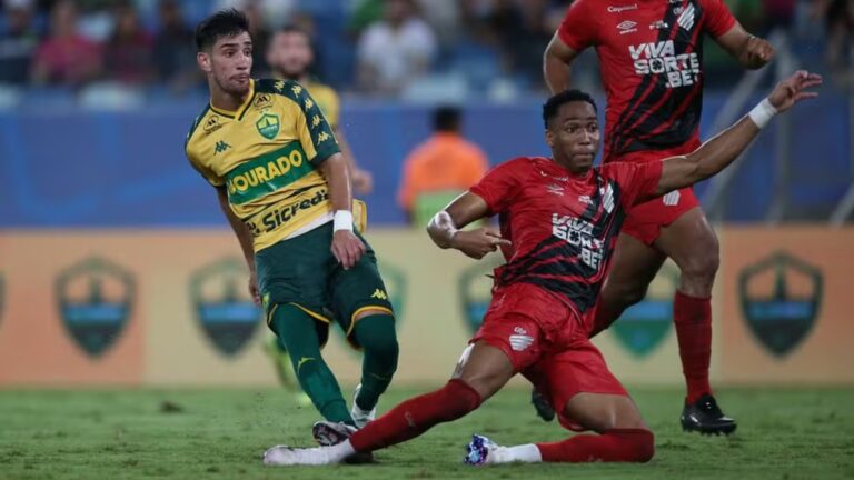 Palacios dá assistência para Cuiabá e Athletico-PR toma virada - Foto: AssCom Dourado