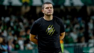 Umberto Louzer se preocupa com Athletico-PR (Foto: Divulgação/Novorizontino)